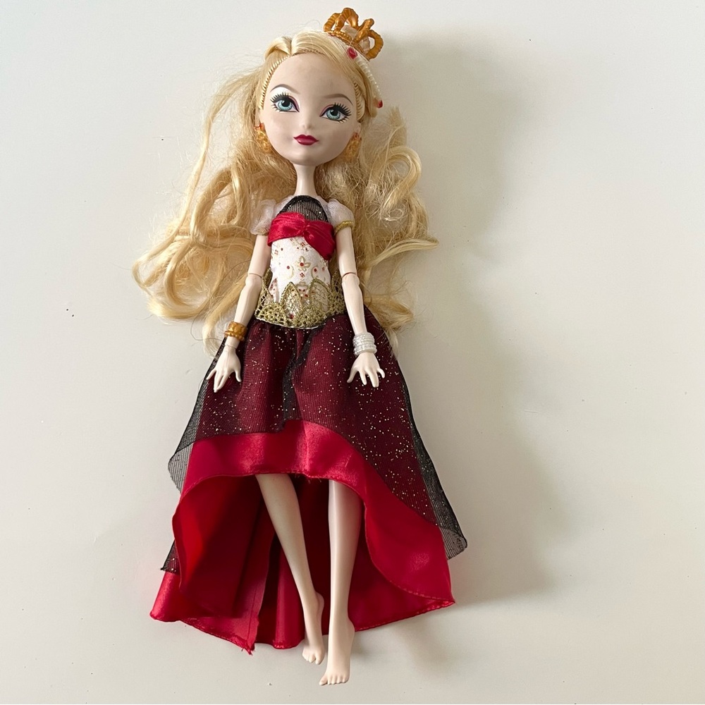 Ever after legacy day apple doll *missing cape*